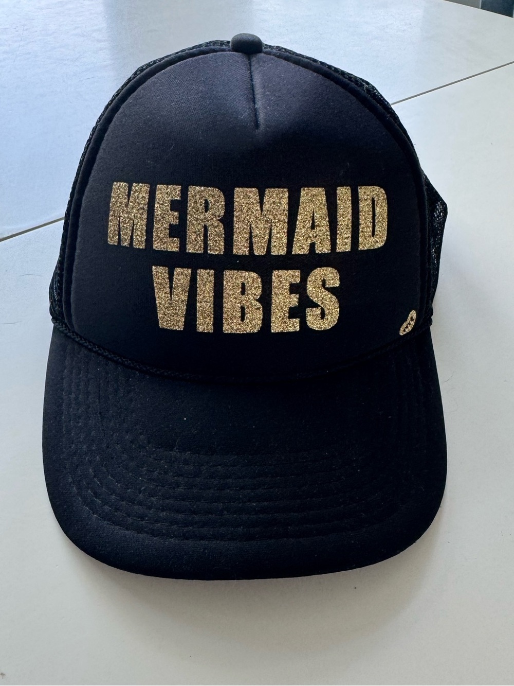 MERMAID VIBES Women’s Glitter Logo Trucker Cap - Black & Gold